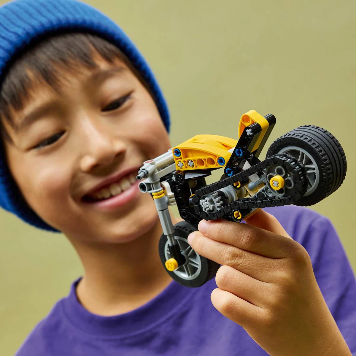 LEGO 42225 ŽUTI MOTOR