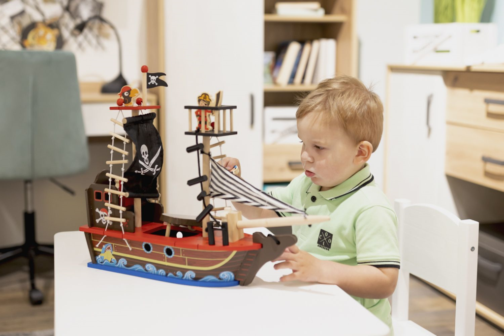 ZOPA DRVENI GUSARSKI BROD