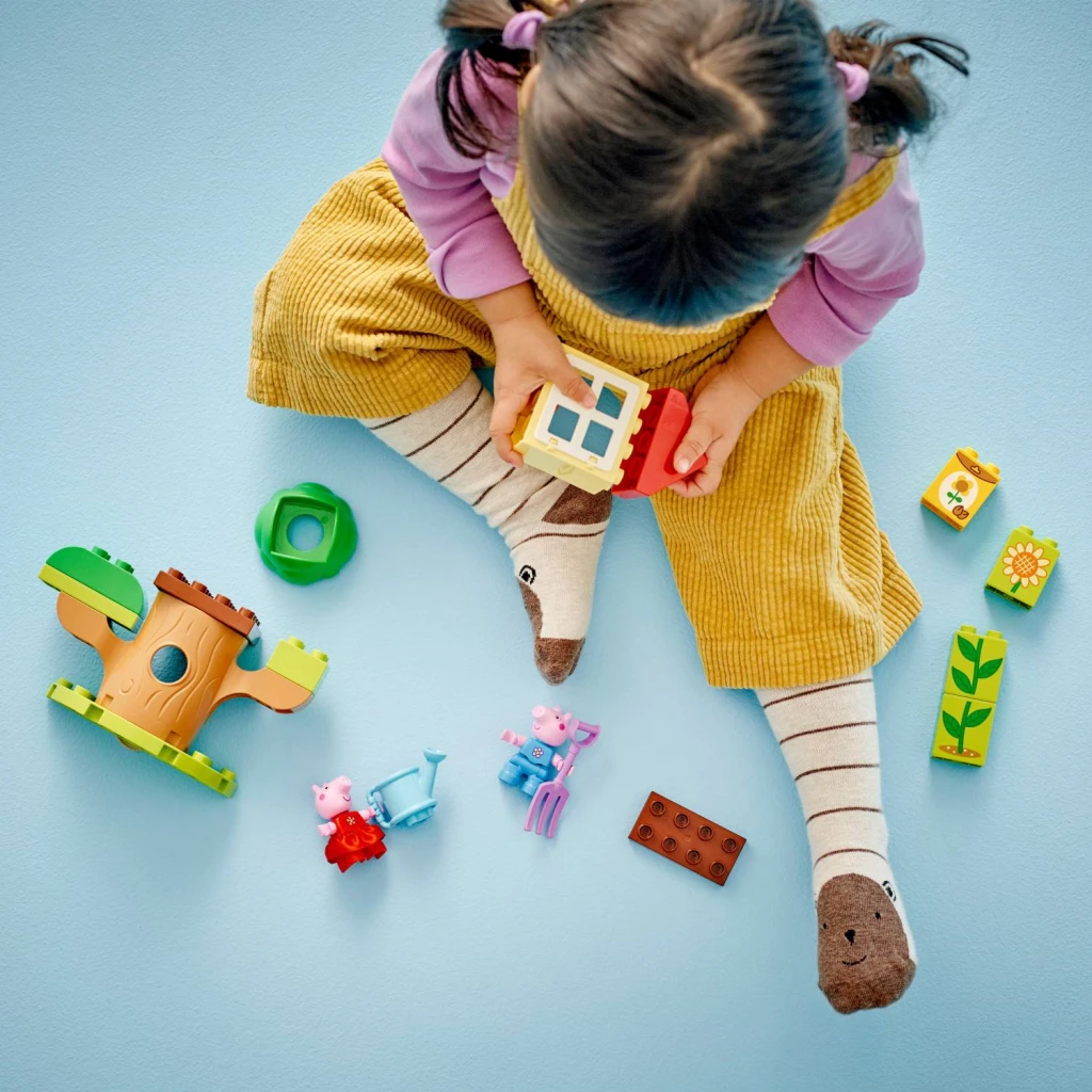 LEGO 10431 PEPPA PRASE DVORIŠTE SA KUĆICOM NA DRVETU