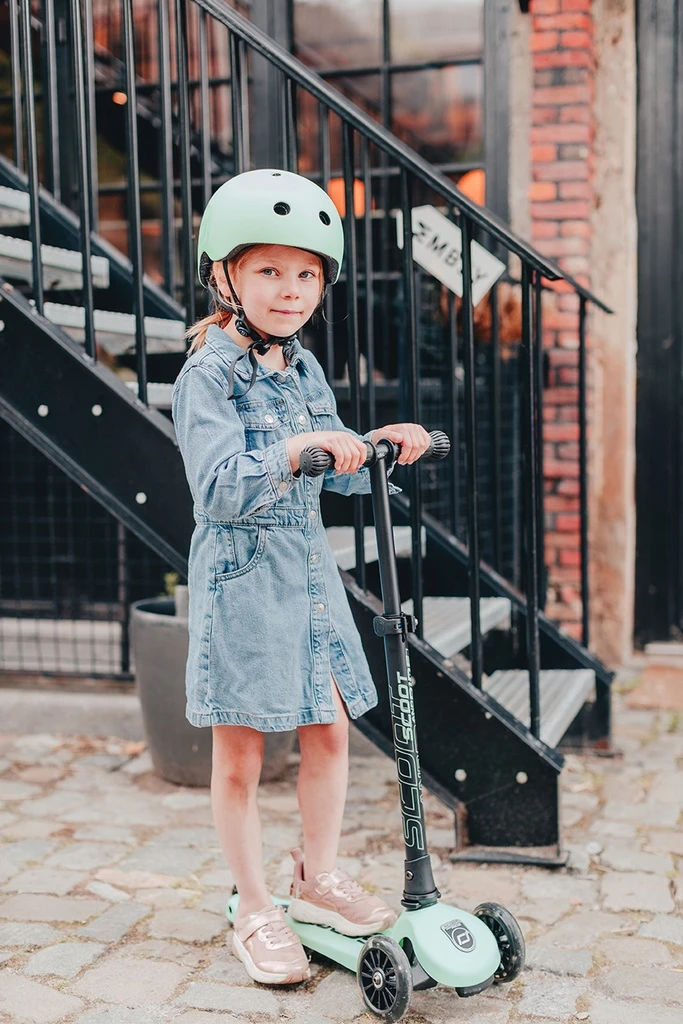 SCOOT AND RIDE HIGHWAYKICK 3 LED ROMOBIL, KIWI 