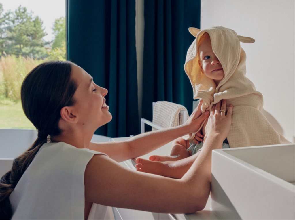 LIONELO RUČNIK OD MUSLINA S KAPULJAČOM ROZI