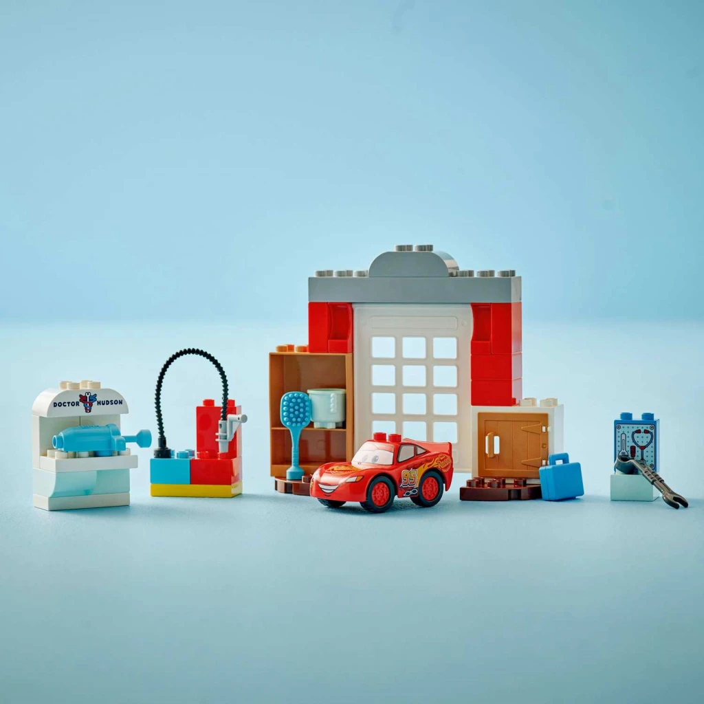 LEGO 10456 MCQUEENOV POSJET DOCOVOJ GARAŽI