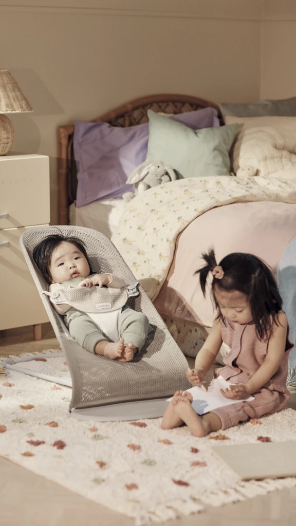 BABYBJORN BLISS MESH LEŽALJKA SAND GREY BEIGE/WHITE