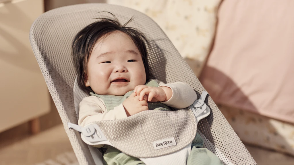 BABYBJORN BLISS MESH LEŽALJKA SAND GREY BEIGE/WHITE