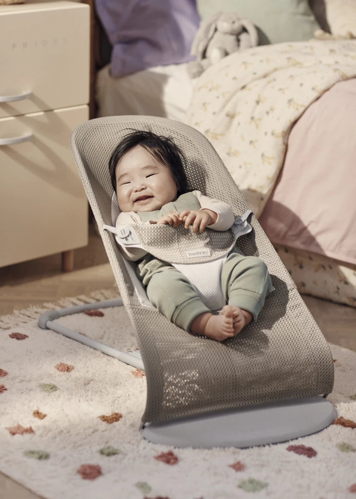 BABYBJORN BLISS MESH LEŽALJKA SAND GREY BEIGE/WHITE