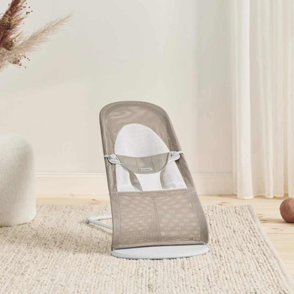 BABYBJORN BLISS MESH LEŽALJKA SAND GREY BEIGE/WHITE