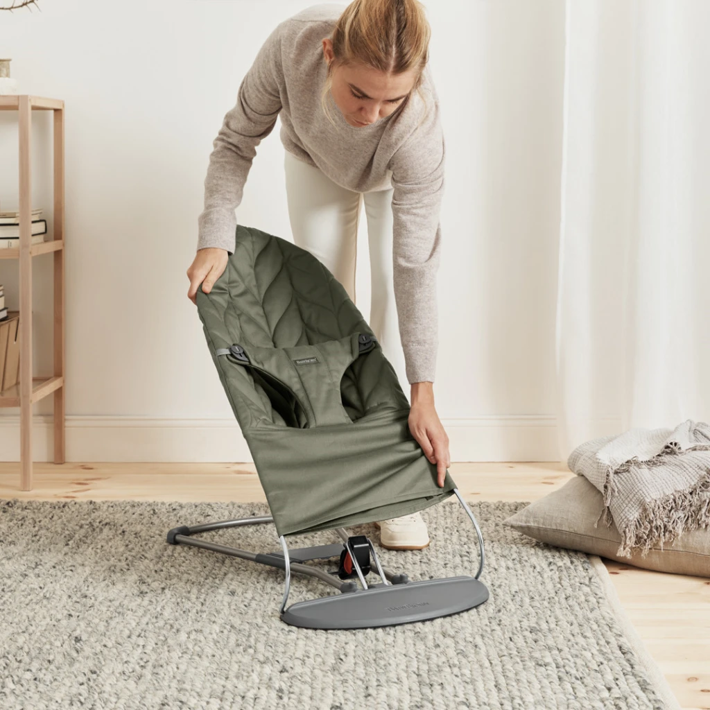 BABYBJORN BLISS WOVEN PETAL LEŽALJKA-DARK GREY