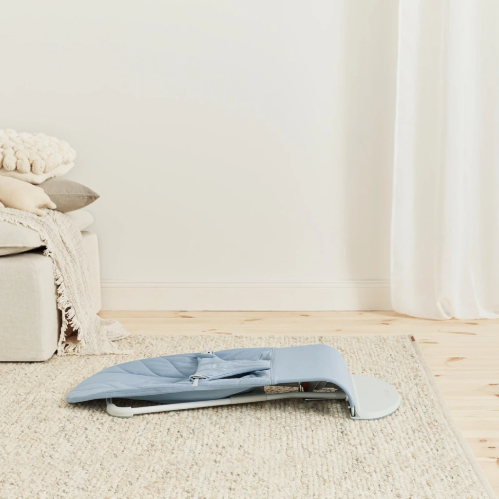 BABYBJORN BLISS WOVEN PETAL QUILT LEŽALJKA-BLUE