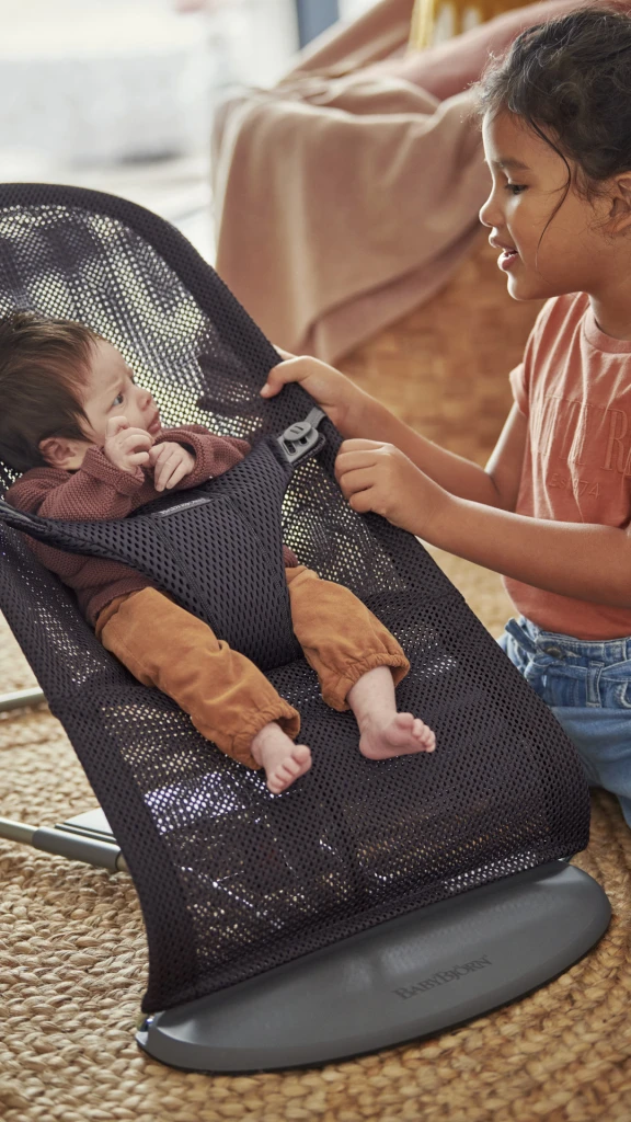BABYBJORN BLISS MESH LEŽALJKA ANTHRACITE