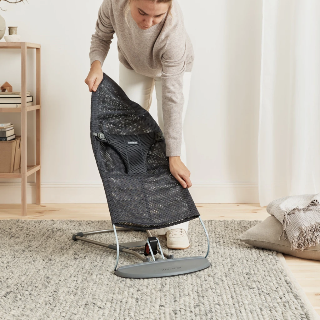 BABYBJORN BLISS MESH LEŽALJKA ANTHRACITE