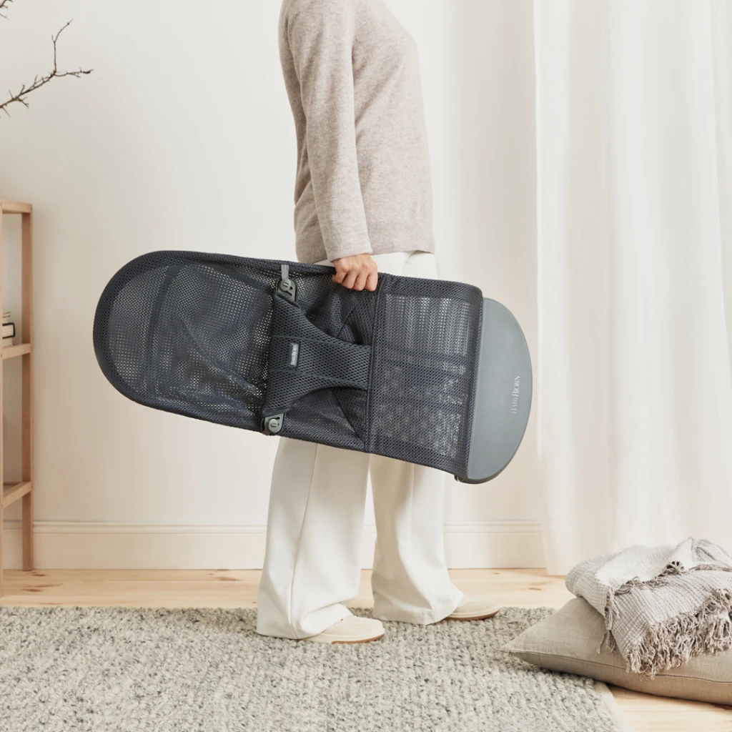 BABYBJORN BLISS MESH LEŽALJKA ANTHRACITE