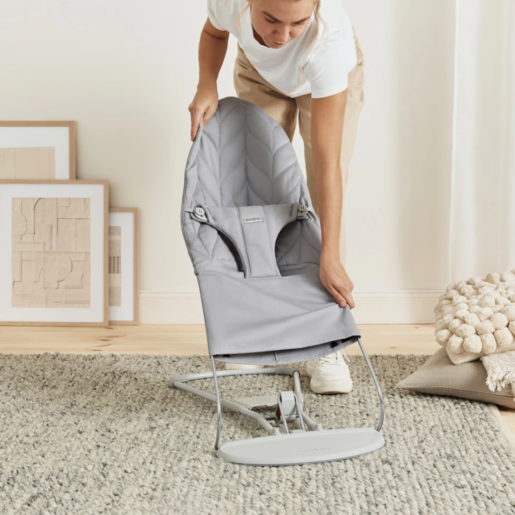 BABYBJORN BLISS WOVEN PETAL LEŽALJKA-LIGHT GREY