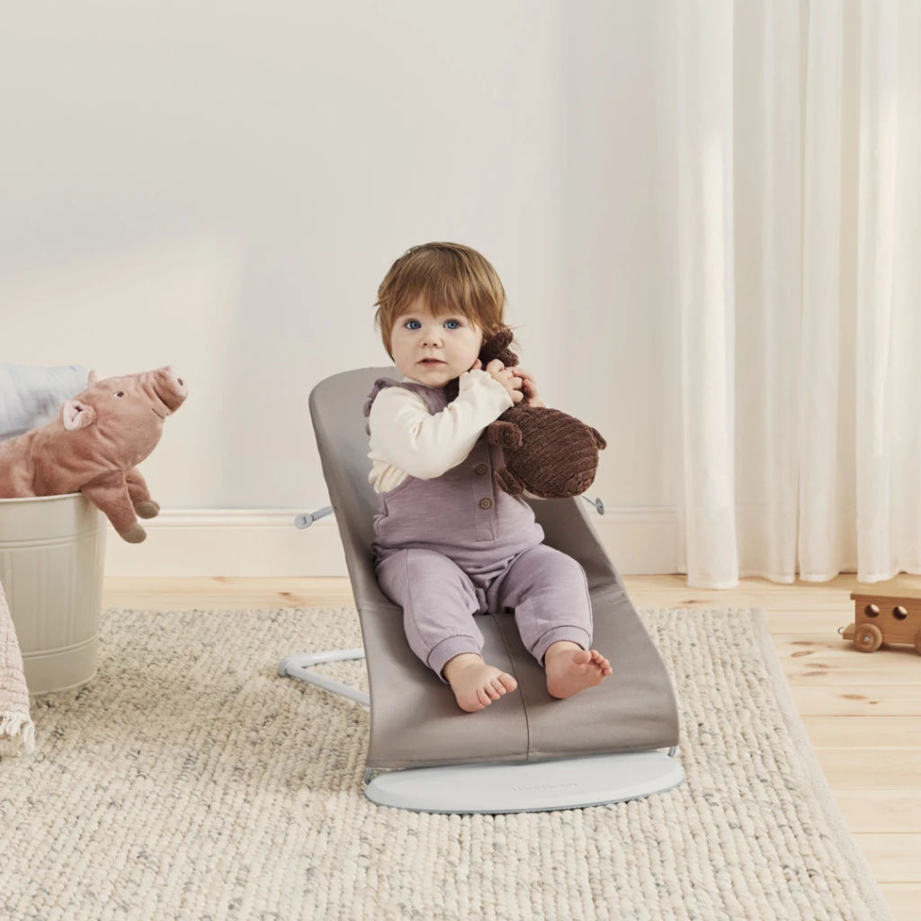 BABYBJORN BLISS COTTON PETAL LEŽALJKA SAND GREY