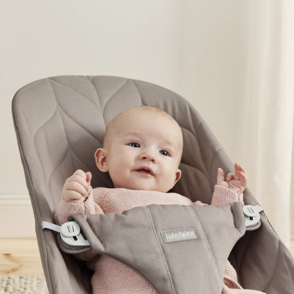 BABYBJORN BLISS COTTON PETAL LEŽALJKA SAND GREY