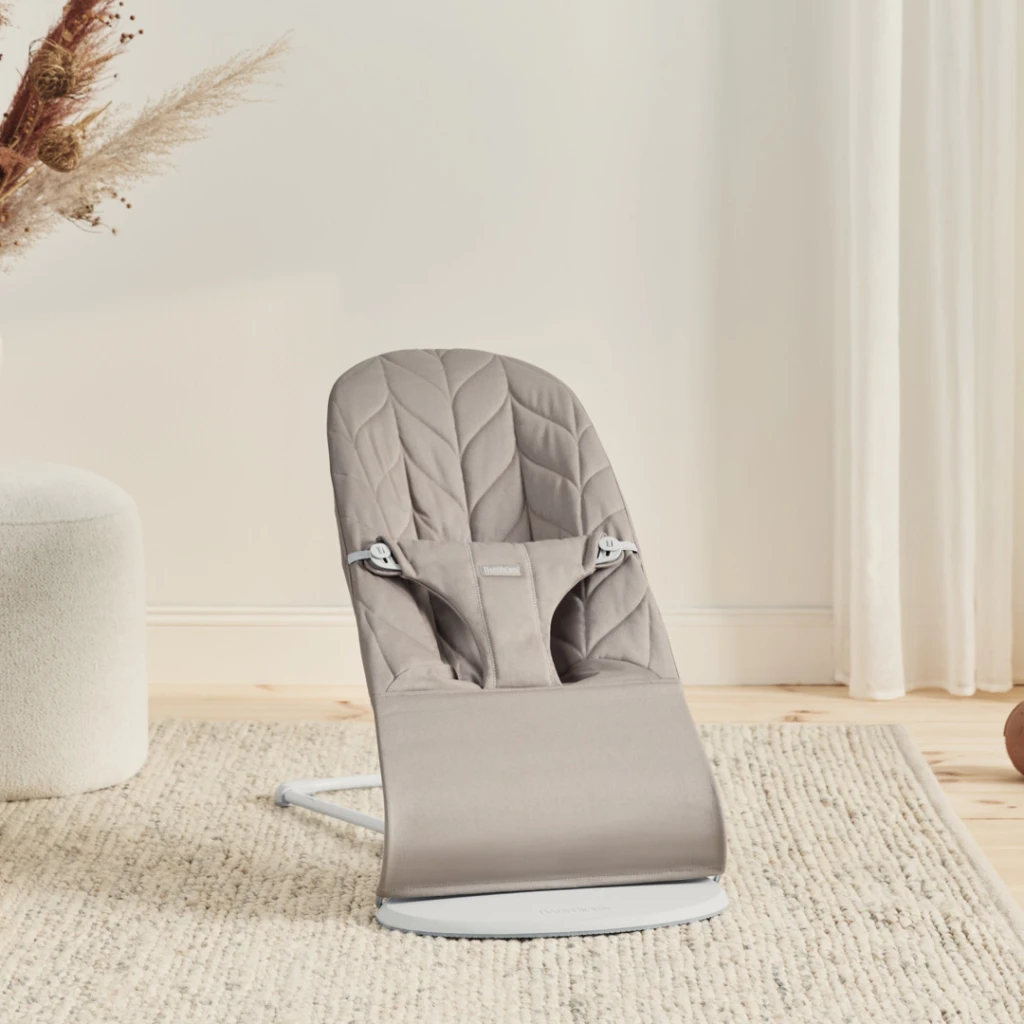 BABYBJORN BLISS COTTON PETAL LEŽALJKA SAND GREY