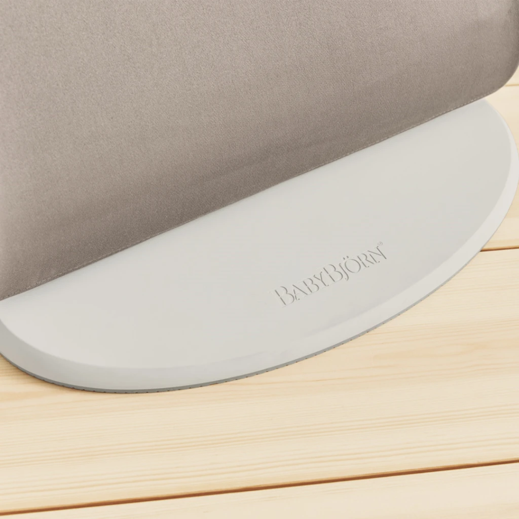 BABYBJORN BLISS COTTON PETAL LEŽALJKA SAND GREY