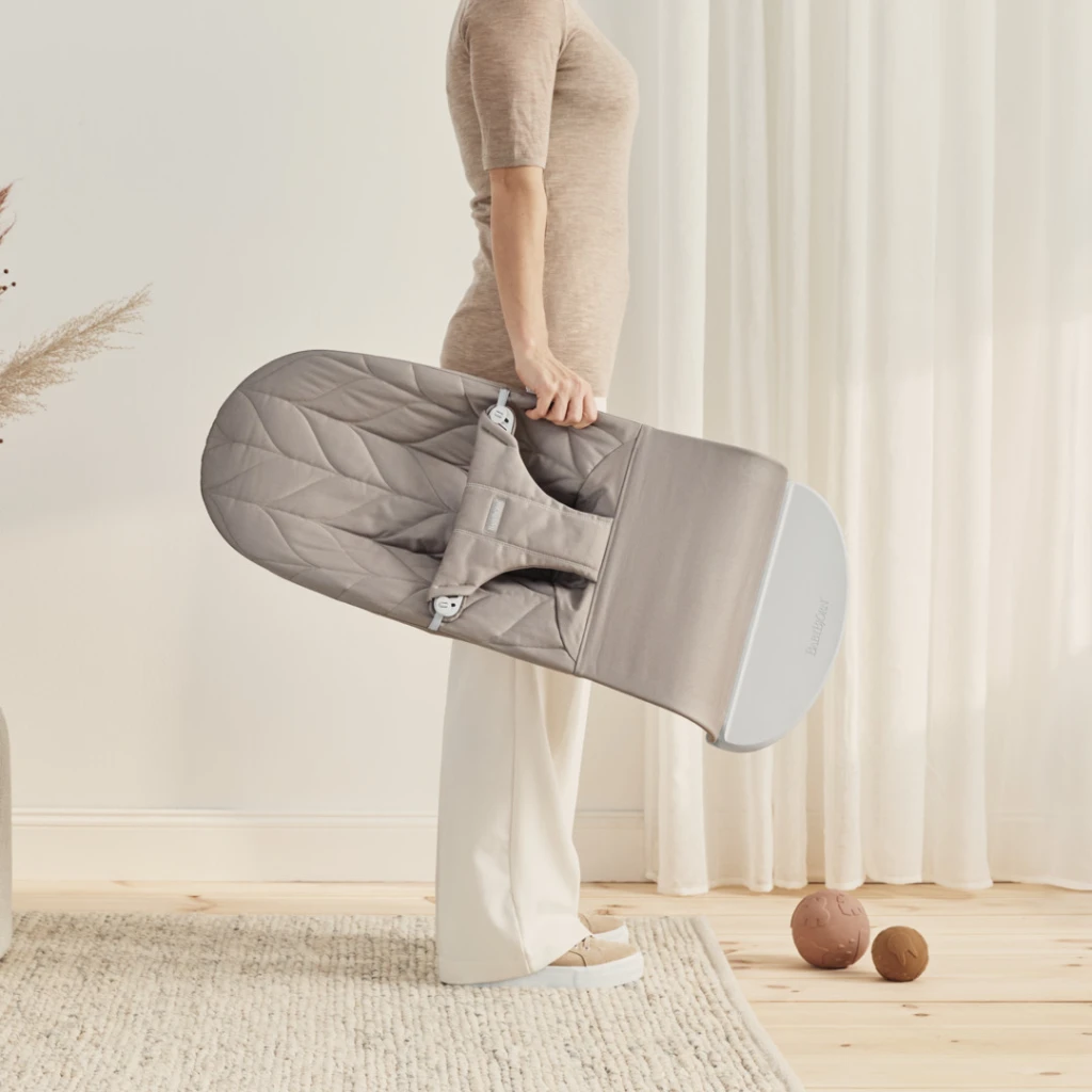 BABYBJORN BLISS COTTON PETAL LEŽALJKA SAND GREY