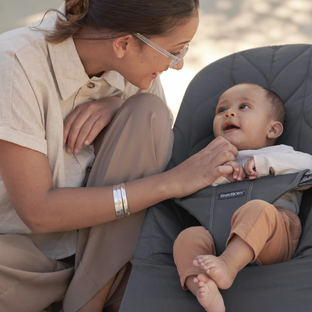 BABYBJORN BLISS WOVEN PETAL QUILT LEŽALJKA,ANTHRACITE