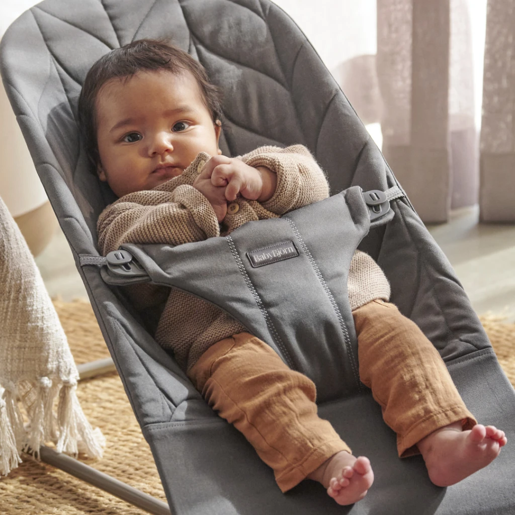 BABYBJORN BLISS WOVEN PETAL QUILT LEŽALJKA,ANTHRACITE