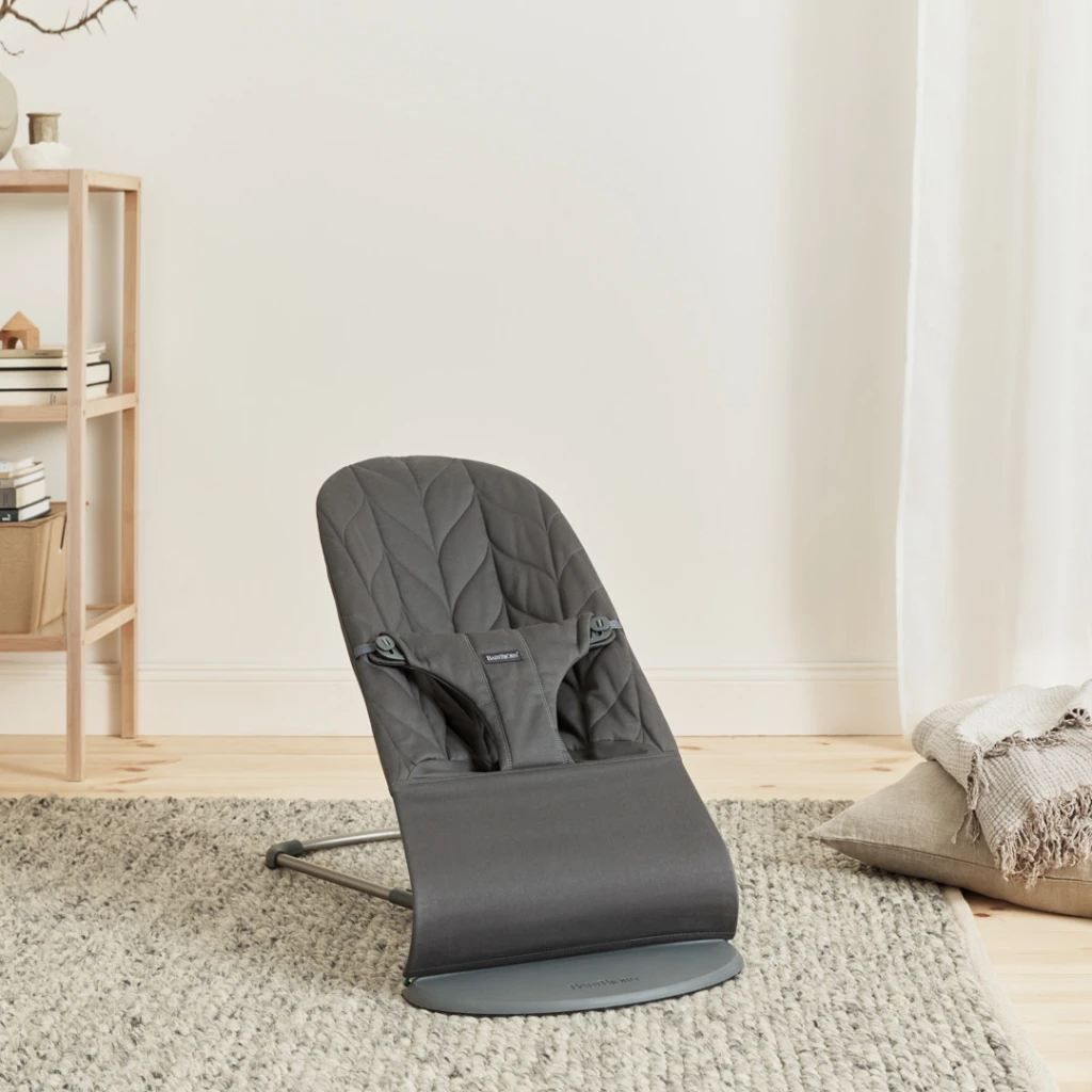 BABYBJORN BLISS WOVEN PETAL QUILT LEŽALJKA,ANTHRACITE