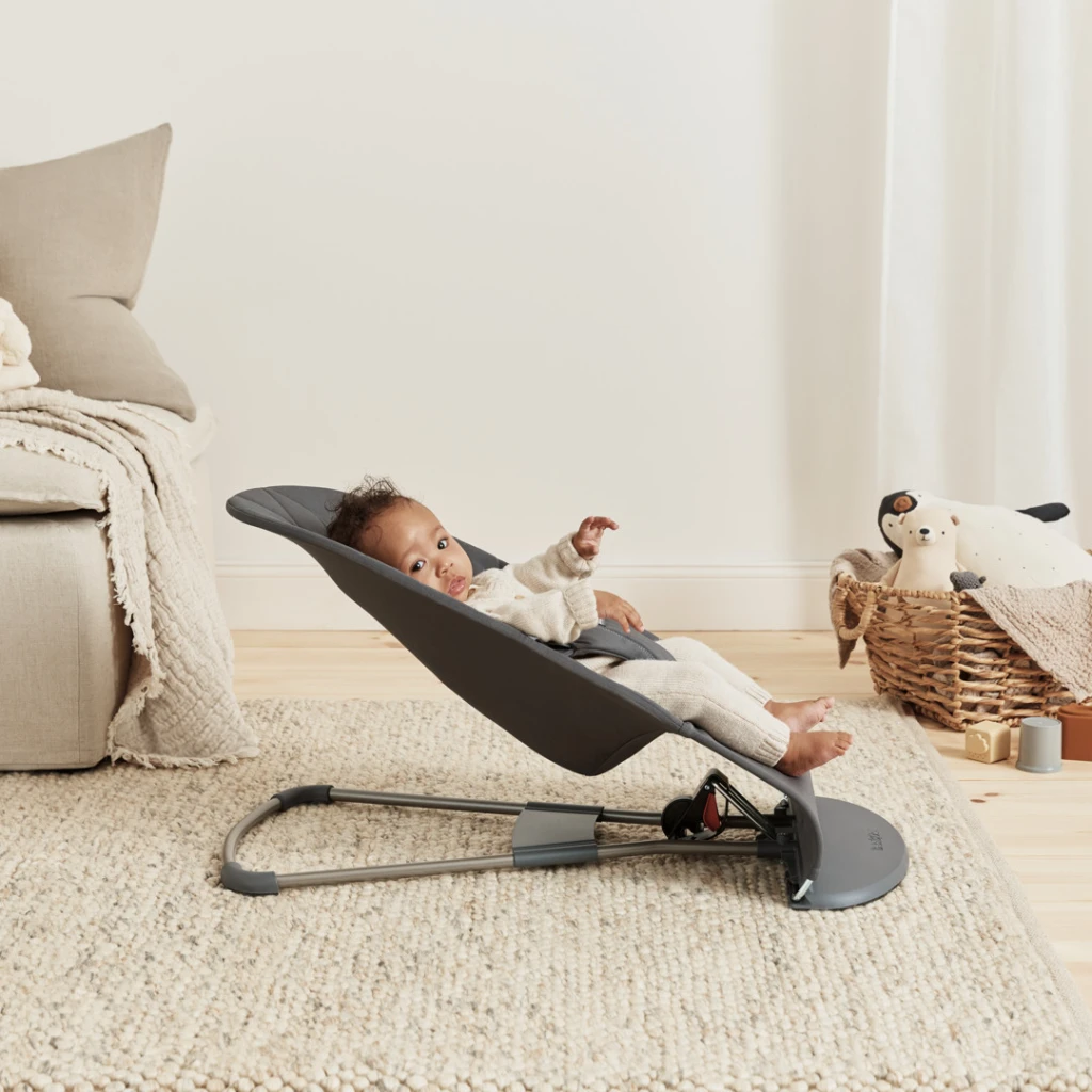 BABYBJORN BLISS WOVEN PETAL QUILT LEŽALJKA,ANTHRACITE