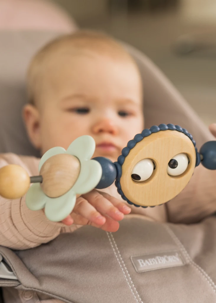 BABYBJORN IGRAČKA ZA LEŽALJKU-GOOGLY EYES PASTELS
