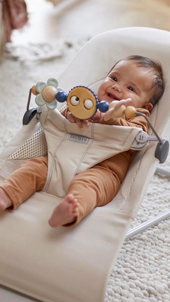 BABYBJORN IGRAČKA ZA LEŽALJKU-GOOGLY EYES PASTELS