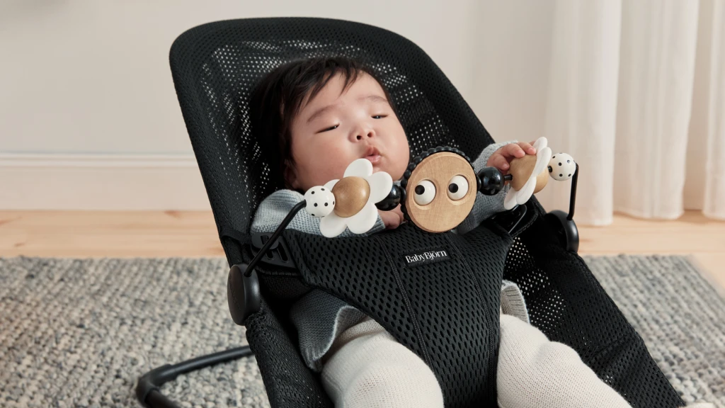 BABYBJORN IGRAČKA ZA LEŽALJKU,GOOGLY EYES BLACK&WHITE