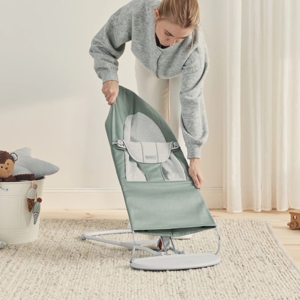 BABYBJORN BALANCE SOFT WOVEN/JERSEY LEŽALJKA, LIGHT SAGE-GRE