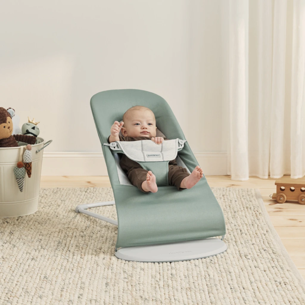 BABYBJORN BALANCE SOFT WOVEN/JERSEY LEŽALJKA, LIGHT SAGE-GRE