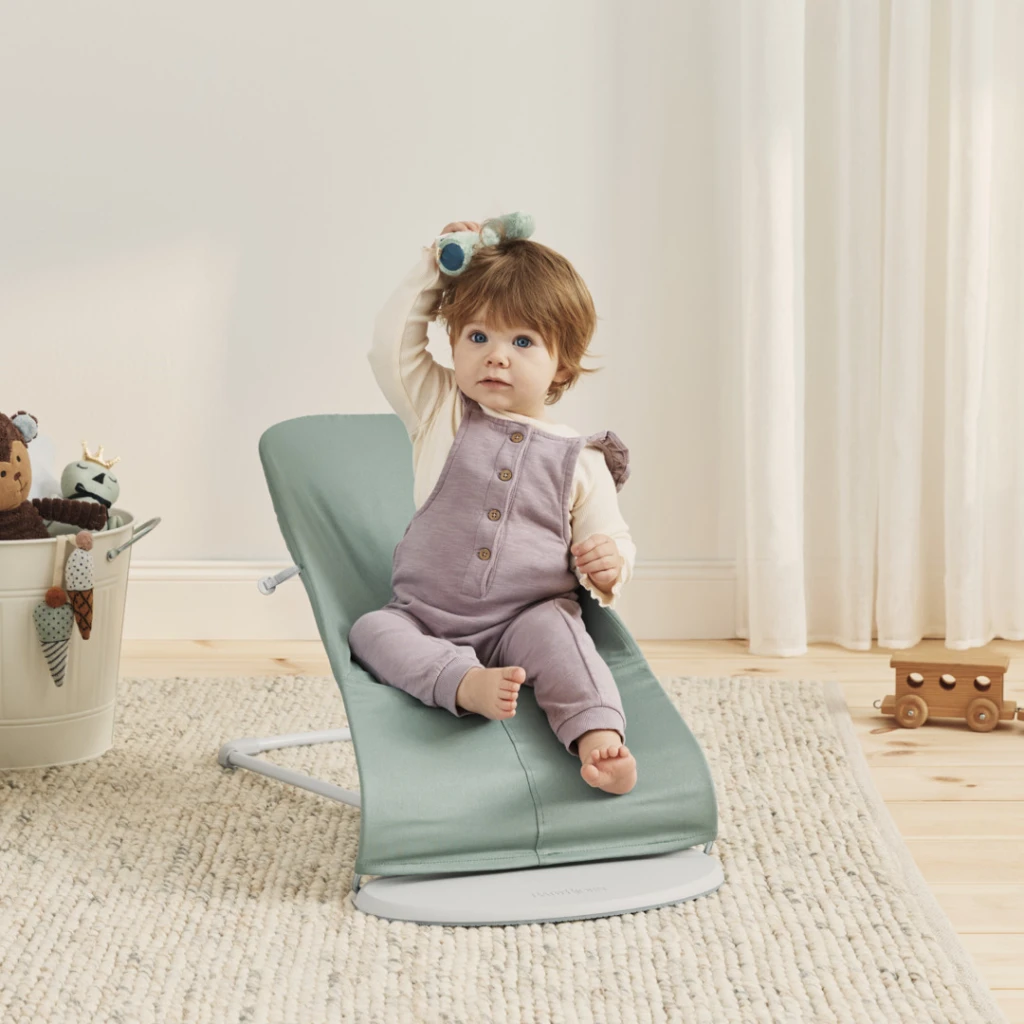 BABYBJORN BALANCE SOFT WOVEN/JERSEY LEŽALJKA, LIGHT SAGE-GRE