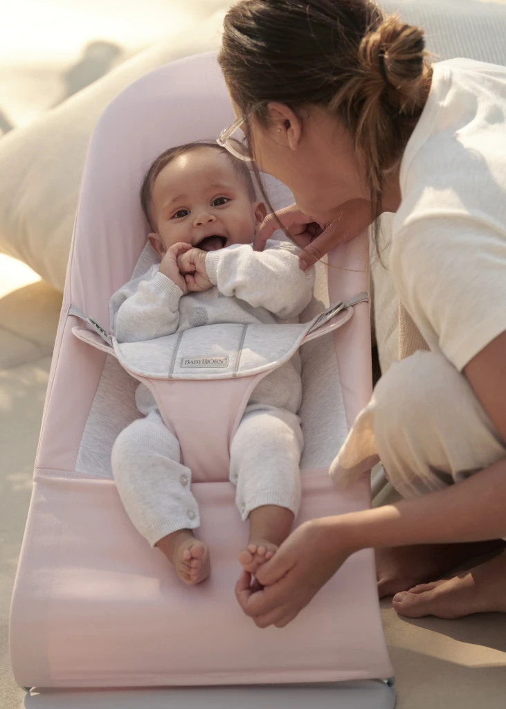 BABYBJORN BALANCE SOFT WOVEN/JERSEY LEŽALJKA, LIGHT PINK-GREY