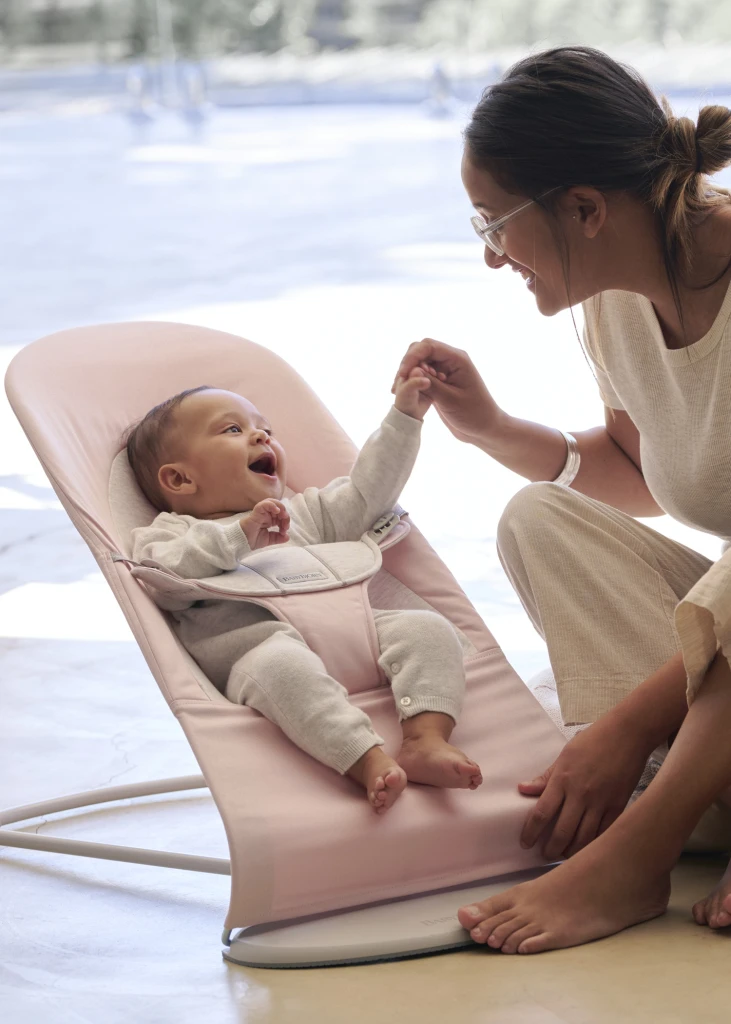 BABYBJORN BALANCE SOFT WOVEN/JERSEY LEŽALJKA, LIGHT PINK-GREY