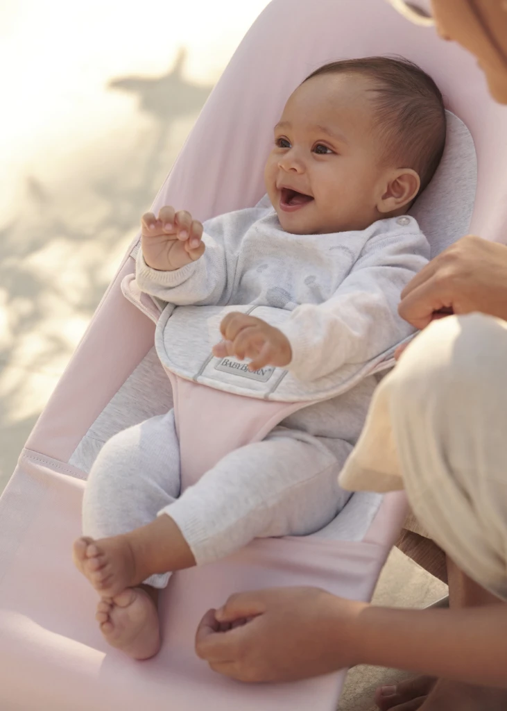 BABYBJORN BALANCE SOFT WOVEN/JERSEY LEŽALJKA, LIGHT PINK-GREY