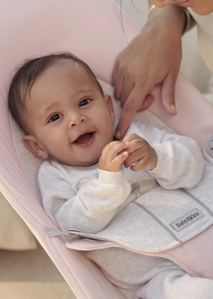 BABYBJORN BALANCE SOFT WOVEN/JERSEY LEŽALJKA, LIGHT PINK-GREY