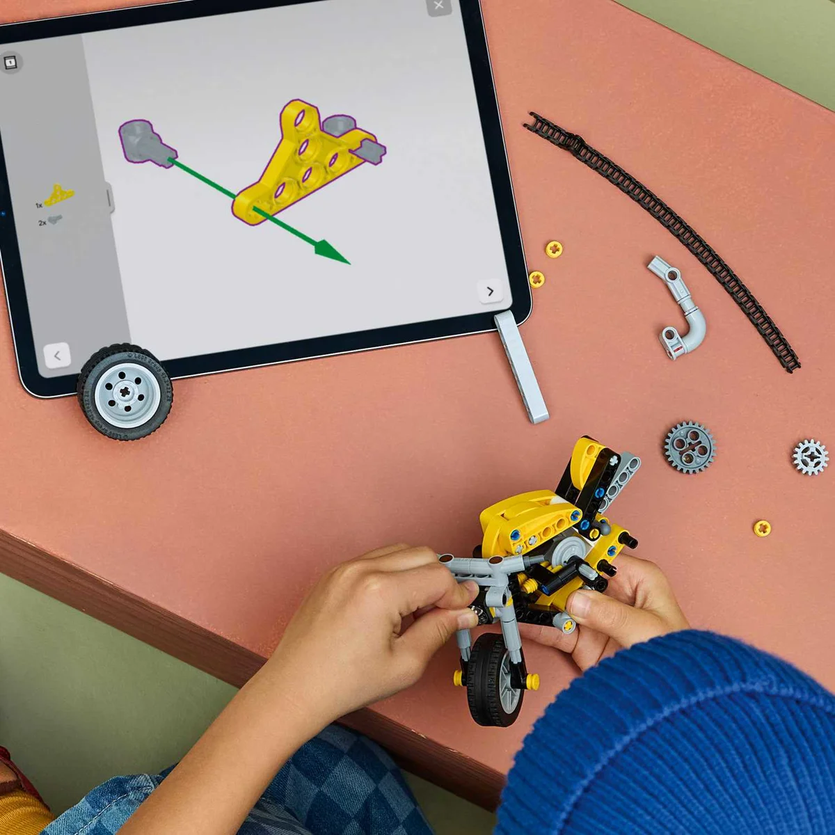 LEGO 42225 ŽUTI MOTOR