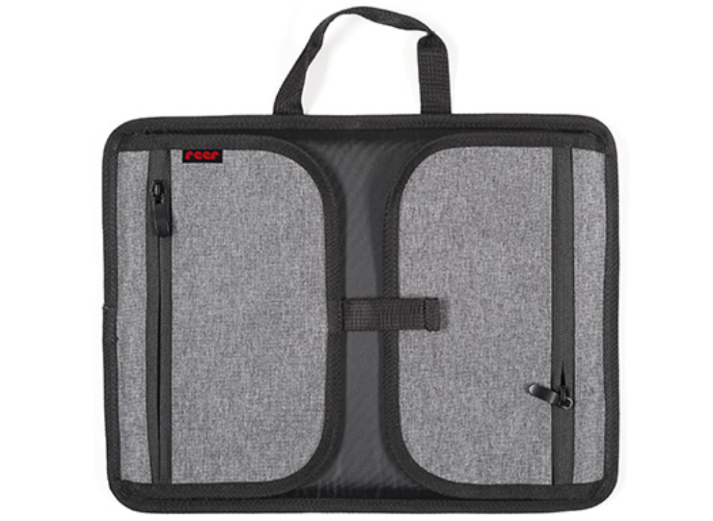 POSLUŽAVNIK ZA IGRU,U AUTU