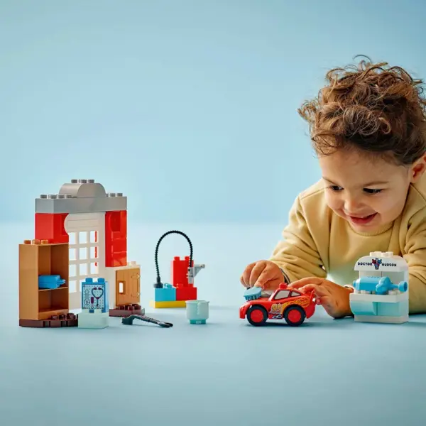 LEGO 10456 MCQUEENOV POSJET DOCOVOJ GARAŽI