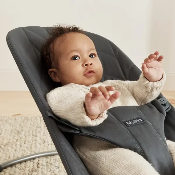 BABYBJORN BLISS WOVEN PETAL QUILT LEŽALJKA,ANTHRACITE