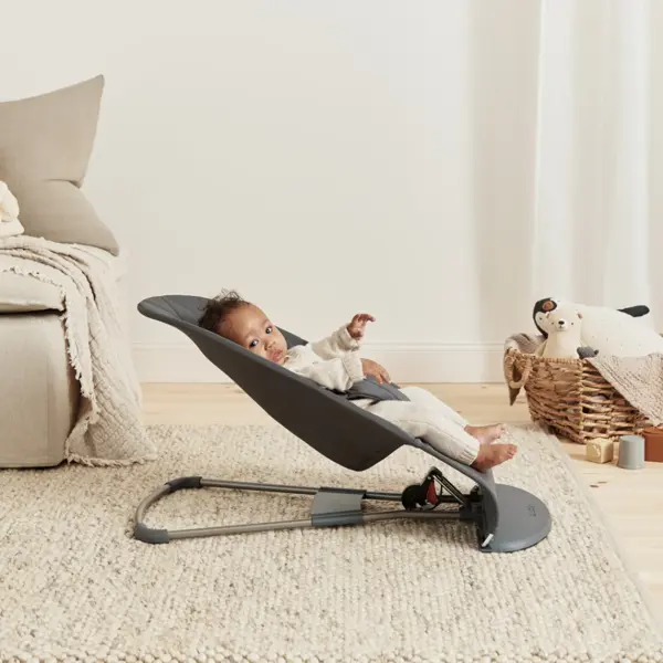 BABYBJORN BLISS WOVEN PETAL QUILT LEŽALJKA,ANTHRACITE
