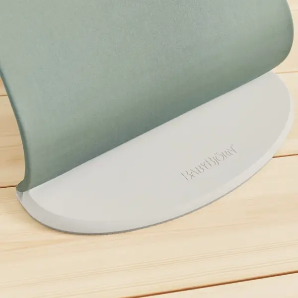 BABYBJORN BALANCE SOFT WOVEN/JERSEY LEŽALJKA, LIGHT SAGE-GRE