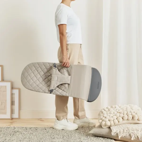 BABYBJORN BLISS WOVEN C-QUILT,SAND-GREY SA GOOGLY EYES IGRAČ
