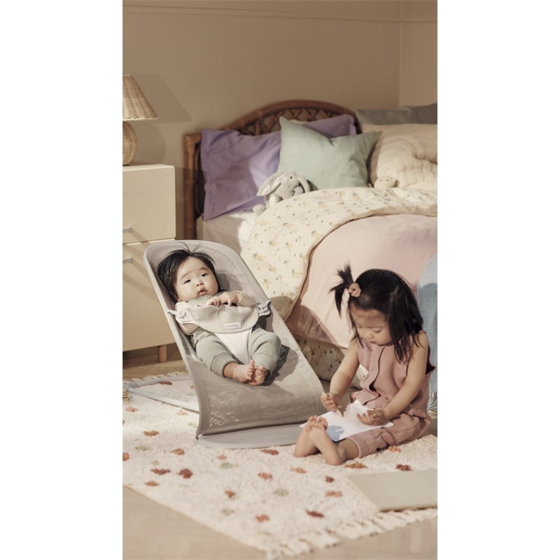 BABYBJORN BLISS MESH LEŽALJKA SAND GREY BEIGE/WHITE