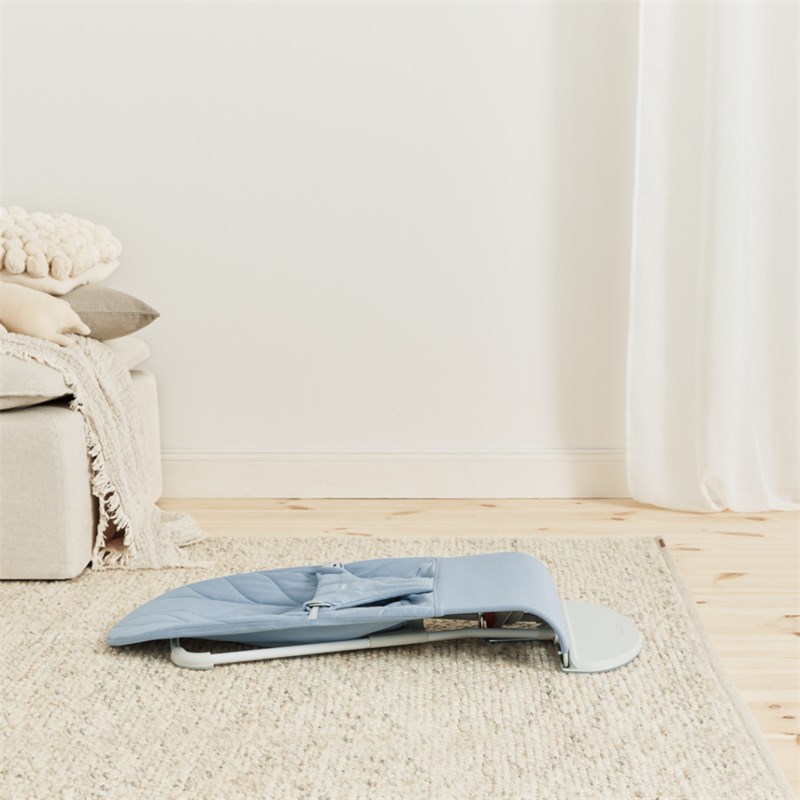 BABYBJORN BLISS WOVEN PETAL QUILT LEŽALJKA-BLUE