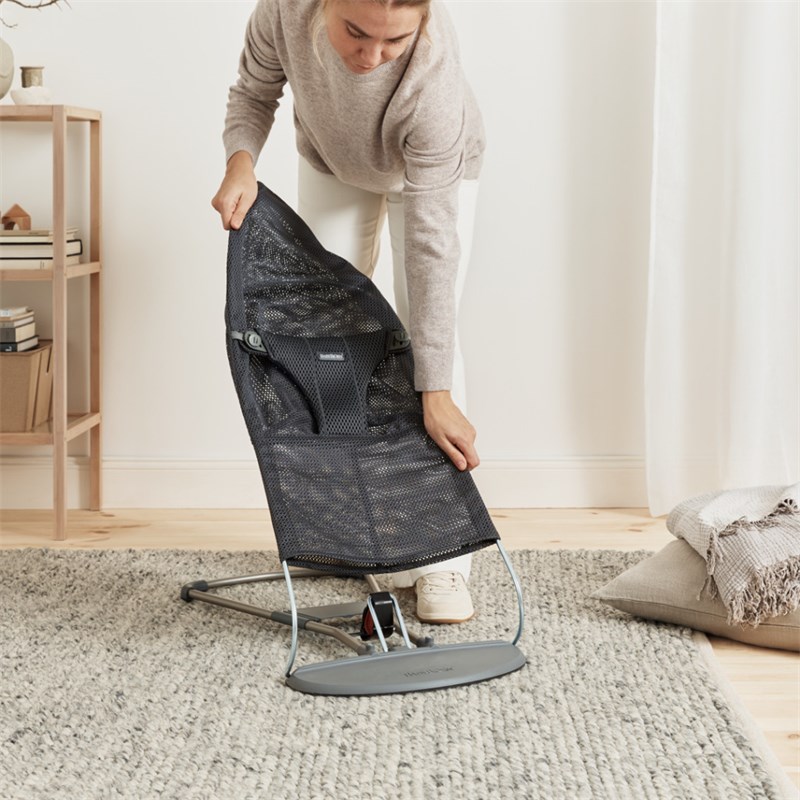 BABYBJORN BLISS MESH LEŽALJKA ANTHRACITE