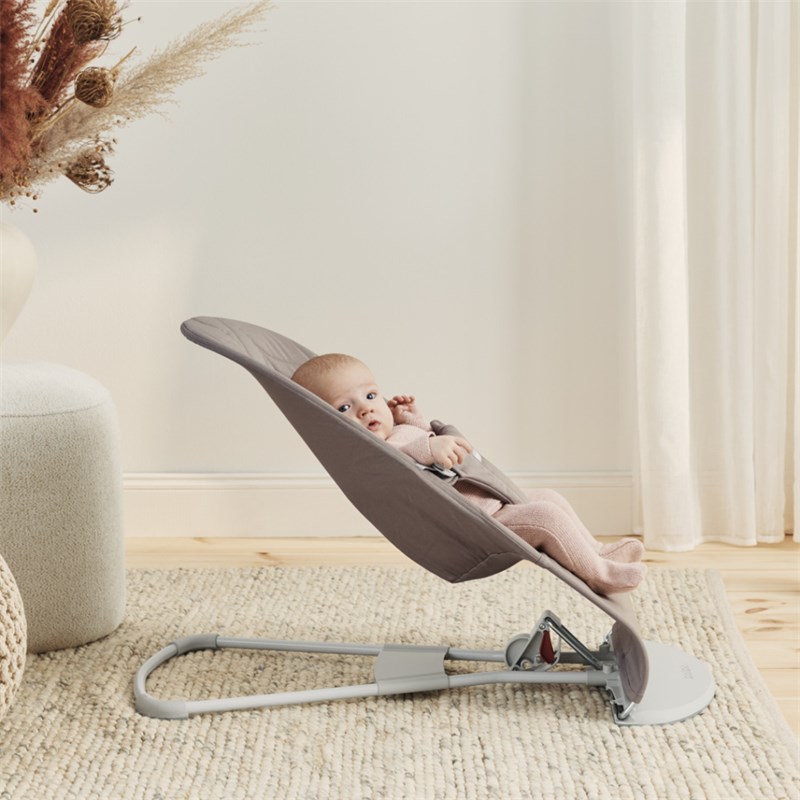 BABYBJORN BLISS COTTON PETAL LEŽALJKA SAND GREY