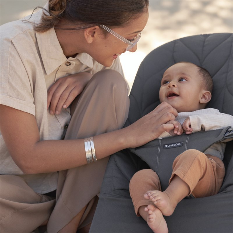 BABYBJORN BLISS WOVEN PETAL QUILT LEŽALJKA,ANTHRACITE