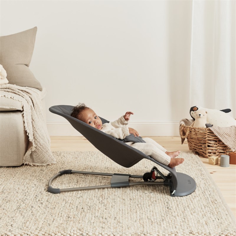 BABYBJORN BLISS WOVEN PETAL QUILT LEŽALJKA,ANTHRACITE